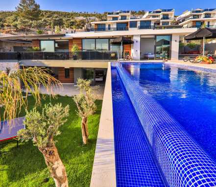 Kalkan Bölgesinde Deniz Manzaralı 8 Kişilik Tatil Villası