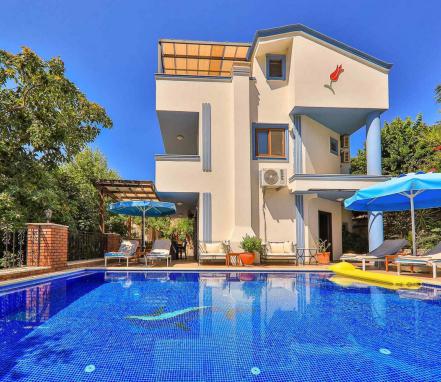 Kalkan Bölgesinde Merkeze Yakın 8 Kişilik Tatil Villası