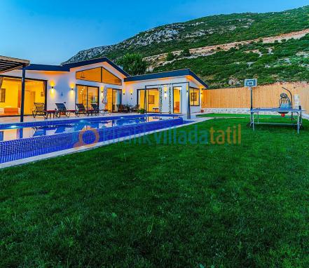 Kalkan Bölgesinde Korunaklı 4 Kişlik Tatil Villası