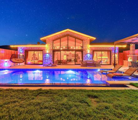 Kalkan Bölgesinde Korunaklı 5 Kişilik Tatil Villası