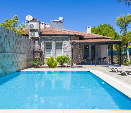 Kayaköy Mevkiinde 3 Yatak Odalı Tatil Villası