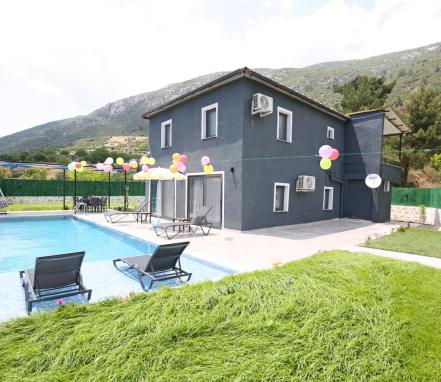 Kalkan Hacıoğlan Mevkiinde 2 Yatak Odalı Tatil Villası