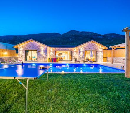 Kalkan Sarıbelen'de Özel Havuzlu 4 Kişilik Lüks Kiralık Tatil Villası