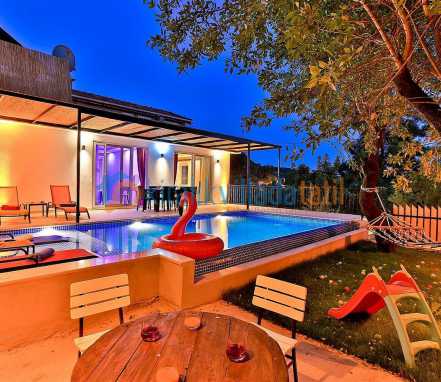 Kaş Çukurbağ'da 4 Kişilik Korunaklı ve Lüks Tatil Villası