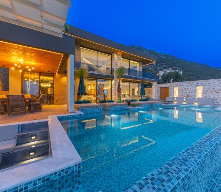 Antalya Kalkan Mevkiinde 9 Kişi Kapasiteli Tatil Villası