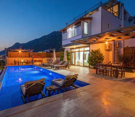 Kalkan Bölgesinde Muhafazakar Deniz Manzaralı Tatil Villası 