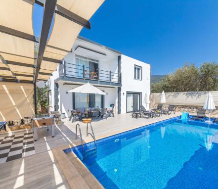 Kalkan Bölgesinde 4 Yatakodalı Korunaklı Tatil Villası