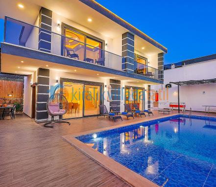 Kalkan Çavdır Mevkiinde 4 Kişilik Korunaklı Tatil Villası