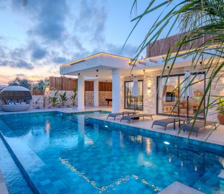 Çavdır Mevkiinde 2 Yatak Odalı Tatil Villası