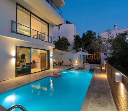 Kızıltaş Bölgesinde Özel Havuzlu Korunaklı Tatil Villası