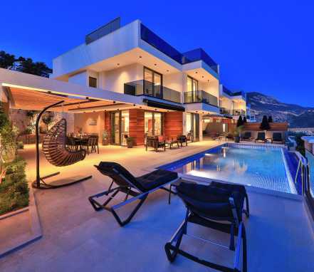 Kalkan Bölgesinde Deniz Manzaralı 6 Kişilik Tatil Villası