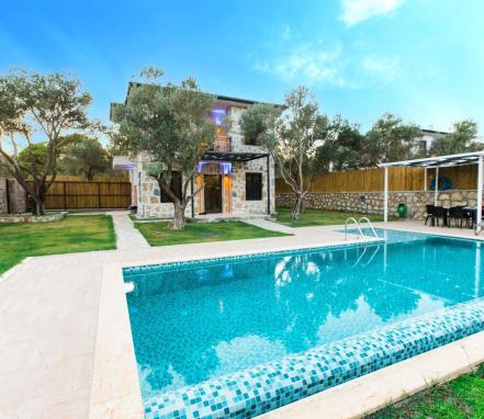 Antalya Kaşta Denize Yakın Kiralık Villalar