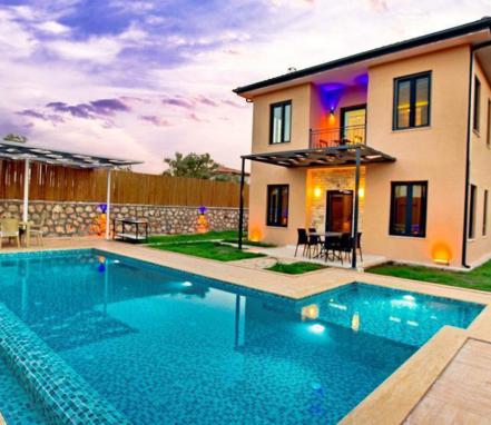Patara Plajına Yakın 4 Kişilik Havuzlu Villa