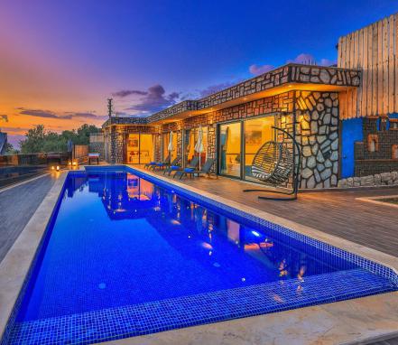 Kalkan Çavdır'daki 4 Kişilik Özel Havuzlu Kiralık Villada Tatil