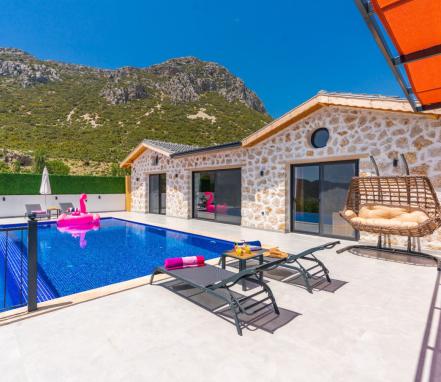 Kalkan Bölgesinde Muahafazakar 4 Kişlk Tatil Villası