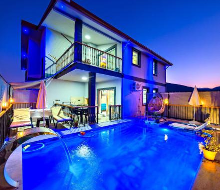 Fethiye Bölgesinde Korunaklı 7 Kişilik Tatil Villası 