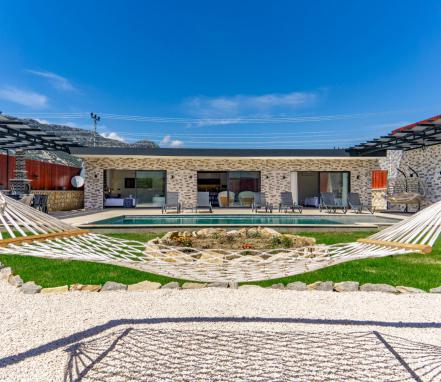 Bezirgan Mevkiinde Korunaklı Tatil Vİllası