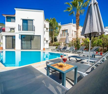 Antalya Kalkan Mevkiinde 8 Kişilik Tatil Vİllası