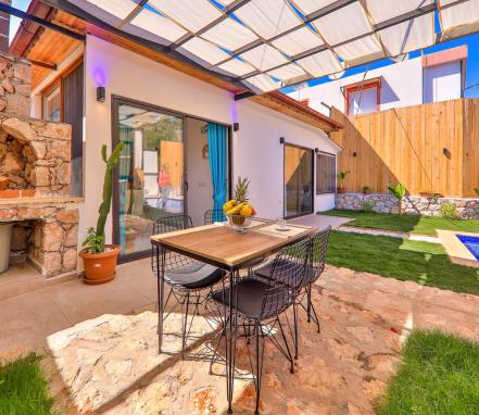 Patara Mevkiinde 1+1 Korunaklı Balayı Tatil Villası