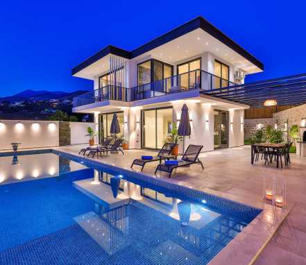 Kalkan Bölgesinde Korunaklı Lüks 4 Kişlik Tatil Villası 