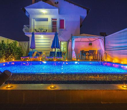 Fethiye Çalış Plajına Yürüme Mesafesinde Lüks Villa