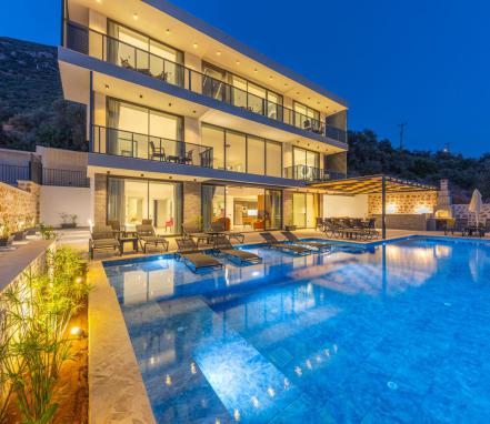 Kalkan Kızıltaş Bölgesinde 12 Kişilik Lüks Tatil Villası