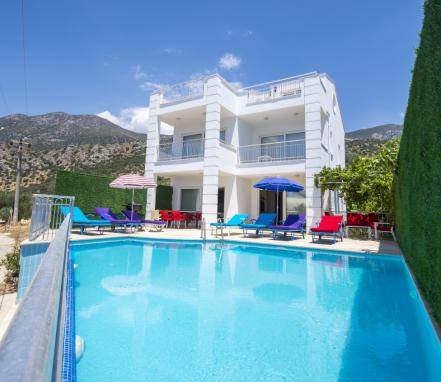 Kaş Bölgesinde  Deniz Manzaralı 8 Kişilik Tatil Villası-A