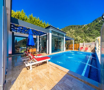 Kalkan Bölgesinde Muhafazakar Tatil Villası