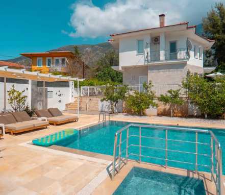 Fethiye Bölgesinde Merkeze Yakın 6 Kişilik Tatil Villası