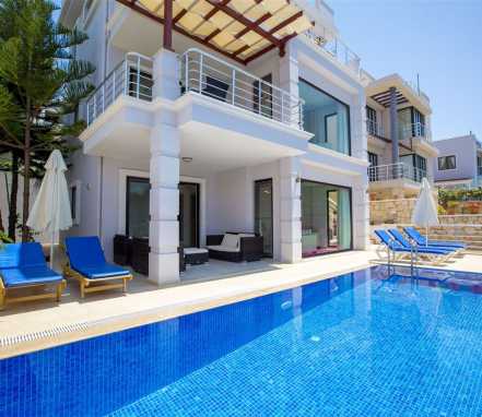 Kalkan Bölgesinde Deniz Manzaralı 6 Kişilik Tatil Villası 
