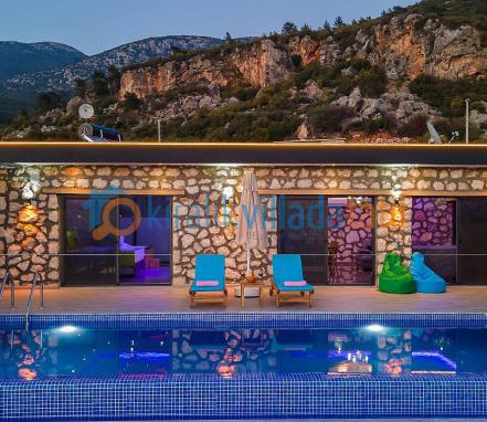 Kaş Bölgesinde Korunaklı Balayı Tatil Villası