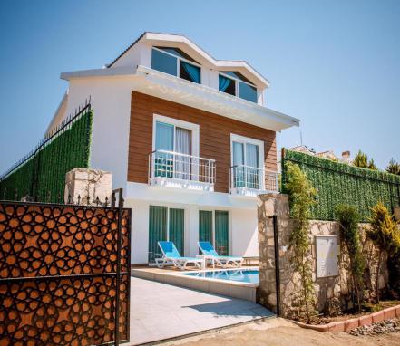 Fethiye Bölgesinde Korunaklı Lüks 6 Kişilik Tatil Villası 