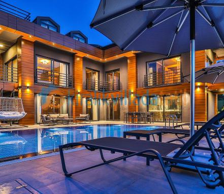 Fethiye Ovacık Mevkiinde Geniş Aile İçin Uygun Tatil Villası