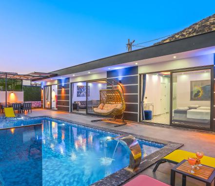 Kalkan Bölgesinde 4 Kişilik Korunaklı Tatil Villası