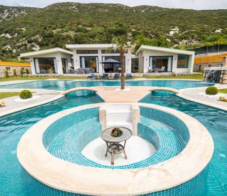 Kalkan Bölgesinde Korunaklı Lüks 6 Kişilik Tatil Villası 