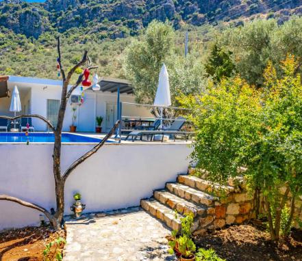 Antalya Kalkan Mevkiinde 4 Kişilik Tatil Vİllası