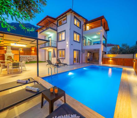 Kaş Bölgesinde 6 Kişlik Korunaklı Tatil Villası