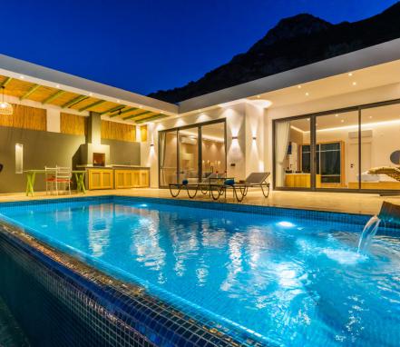 Kalkan Bölgesinde Korunaklı Balayı Tatil Villası 