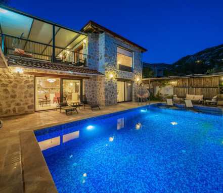 Kalkan Bölgesinde Korunaklı 4 Kişlik Tatil Villası 