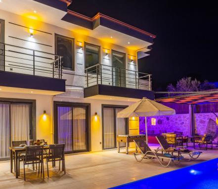 Kalkan Patara Mevkiinde Korunaklı Tatil Vİllası