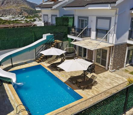 Seydikemer Bölgesinde 8 Kişlik Korunaklı Tatil Villası 