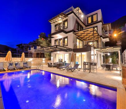 Kalkan Merkezde 10 Kişilik Tatil Villası
