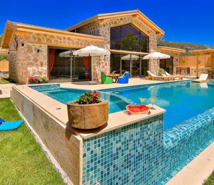 Kalkan Sarıbelen Köyünde 5 Kişilik Korunaklı Villa