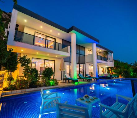 Kalkan Kördere’de 8 Kişilik Deniz Manzaralı ve Kapalı Havuzlu Lüks Villa