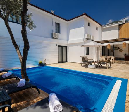Kalkan Bölgesinde Muhafazakar 4 Kişilik Tatil Villası