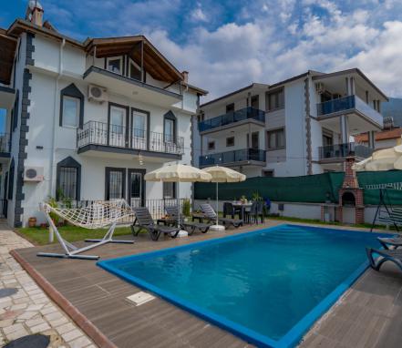 Fethiye Karaçulha Mevkiinde 7 Kişilik Muhafazakar Tatil Villası