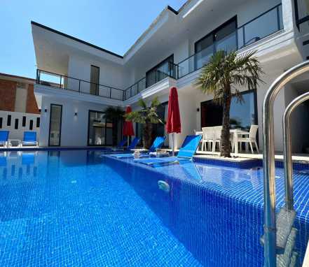 Kalkan Bölgesinde Korunaklı Lüks 6 Kişilik Tatil Villası 