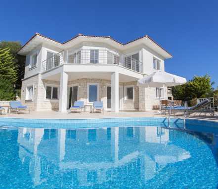 Kaş Bölgesinde Deniz Manzaralı 10 Kişilik Tatil Villası