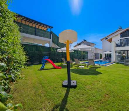 Fethiye Bölgesinde Doğa İçinde 8 Kişilik Tatil Villası 