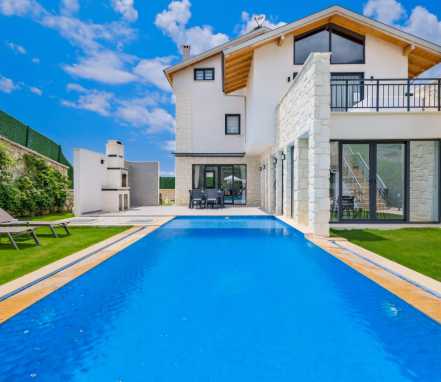 Fethiye Bölgesinde Doğa İçinde 8 Kişilik Tatil Villası 